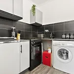 Perfectly Located, Cozy Double Room In City Of London