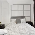 Perfectly Located, Cozy Double Room In City Of London